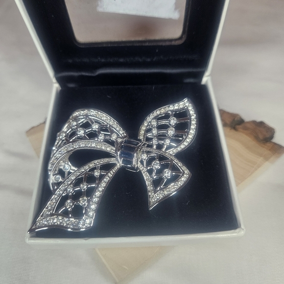 Swarovski Signed Pave Crystal Bow Brooch NIB 2.75" Retail $150 - Picture 10 of 11